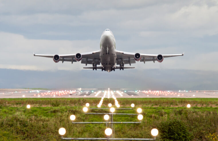 TST media proposta de aumento real de 1% para aeronautas Por Reuters