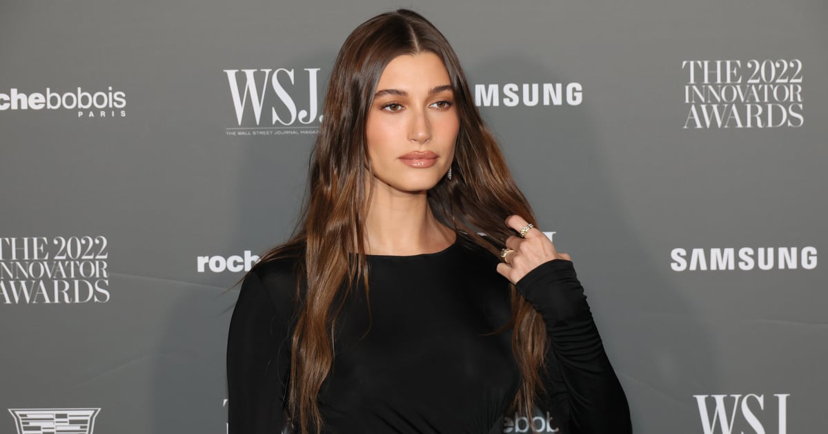 Hailey Bieber usa vestido transparente espelhado Palais no Instagram