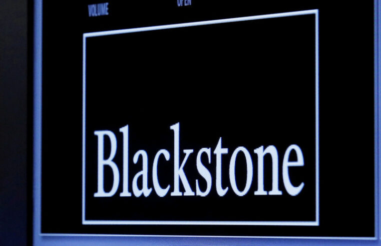 Ações da Blackstone recuam após limitação de resgates em fundo imobiliário de US$69 bi Por Reuters