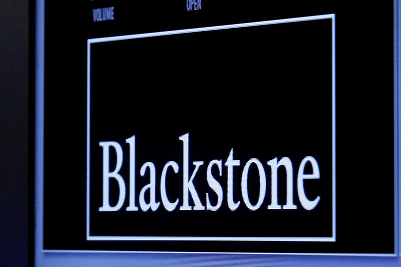 Ações da Blackstone recuam após limitação de resgates em fundo imobiliário de US$69 bi Por Reuters