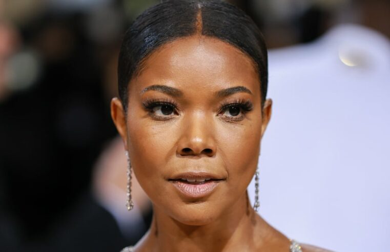 Gabrielle Union usa maiô branco recortado