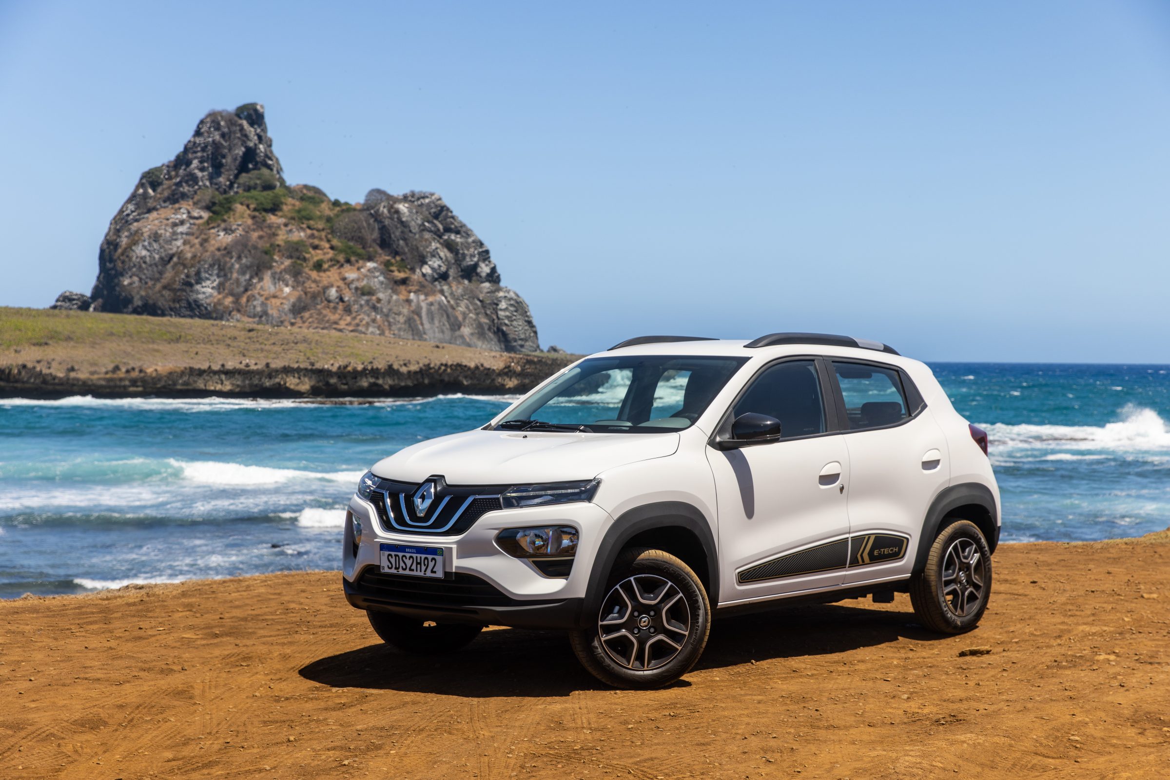 Kwid E-Tech estreia em Noronha de olho na descarbonização da ilha