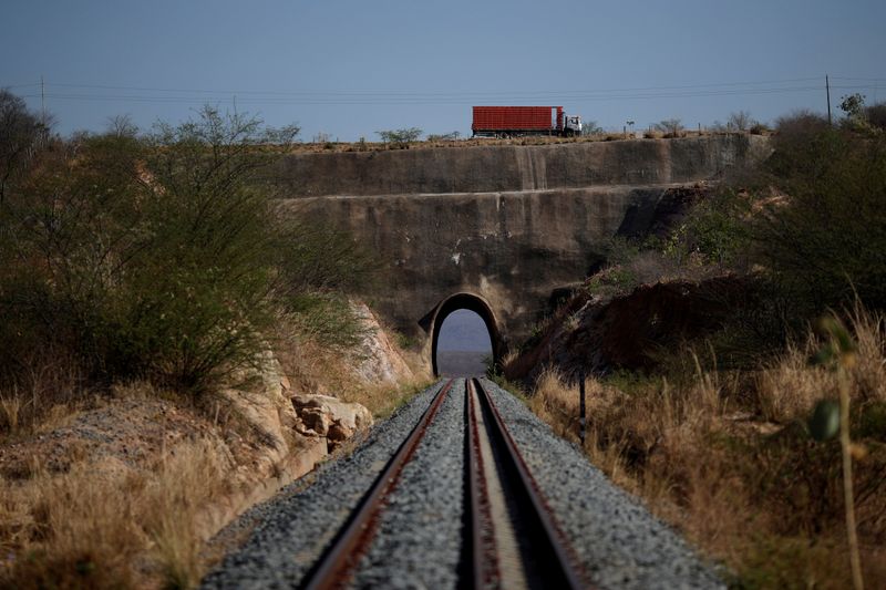 Licitações turbinam investimentos em infraestrutura no Brasil, mas são metade do ideal Por Reuters