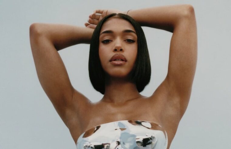 Lori Harvey usa peitoral LaQuan Smith para capa da Essence