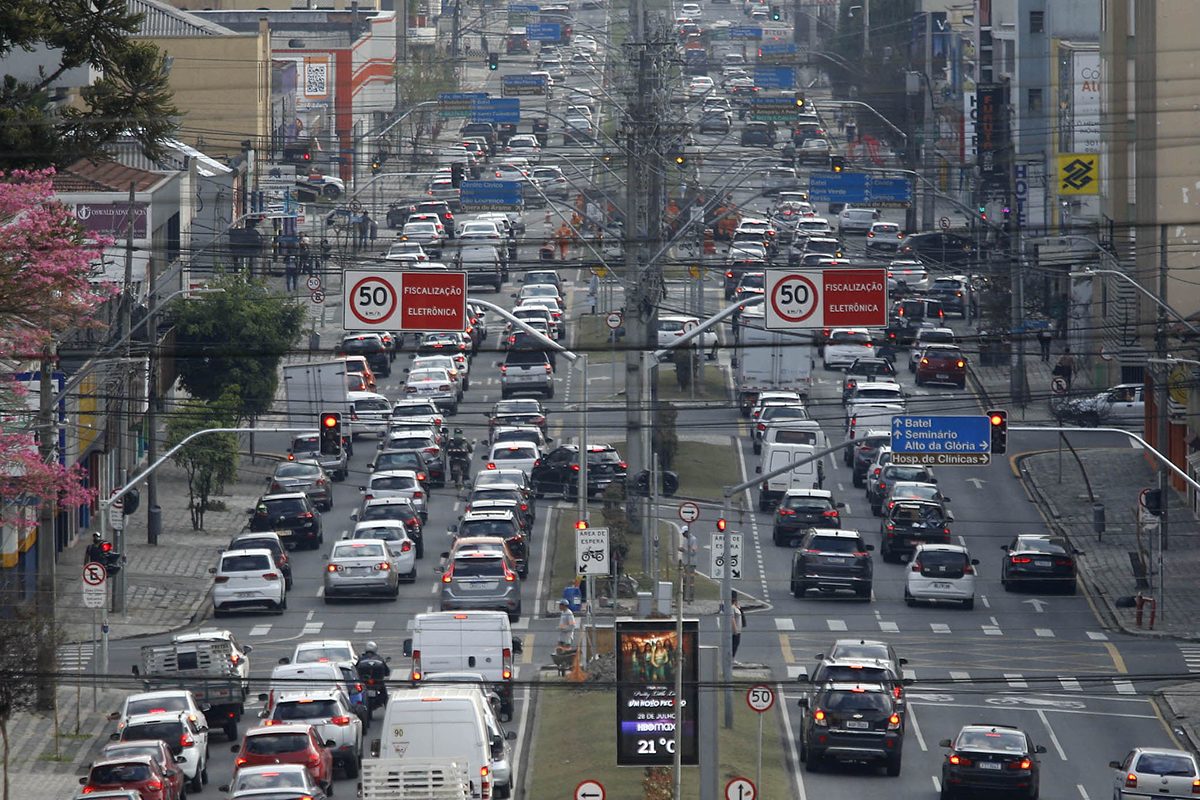Quase 50% dos veículos estão com licenciamento atrasado no Paraná