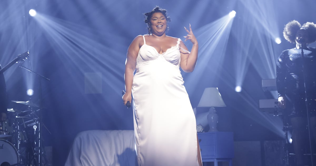 Roupas SNL de Lizzo e homenagem a Annie Lee Blue Monday