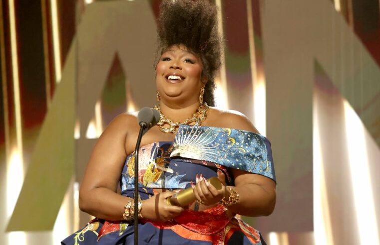 Vestido Alexander McQueen de Lizzo no People’s Choice Awards