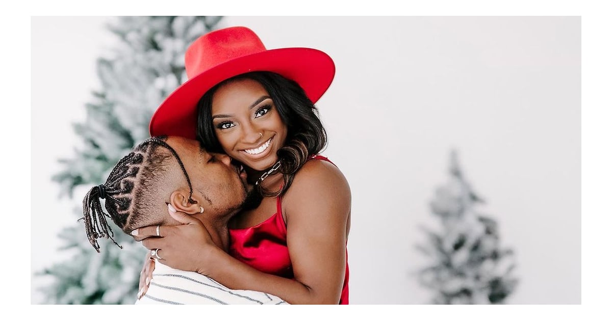 Vestido vermelho de Simone Biles para Jonathan Owens Holiday Shoot