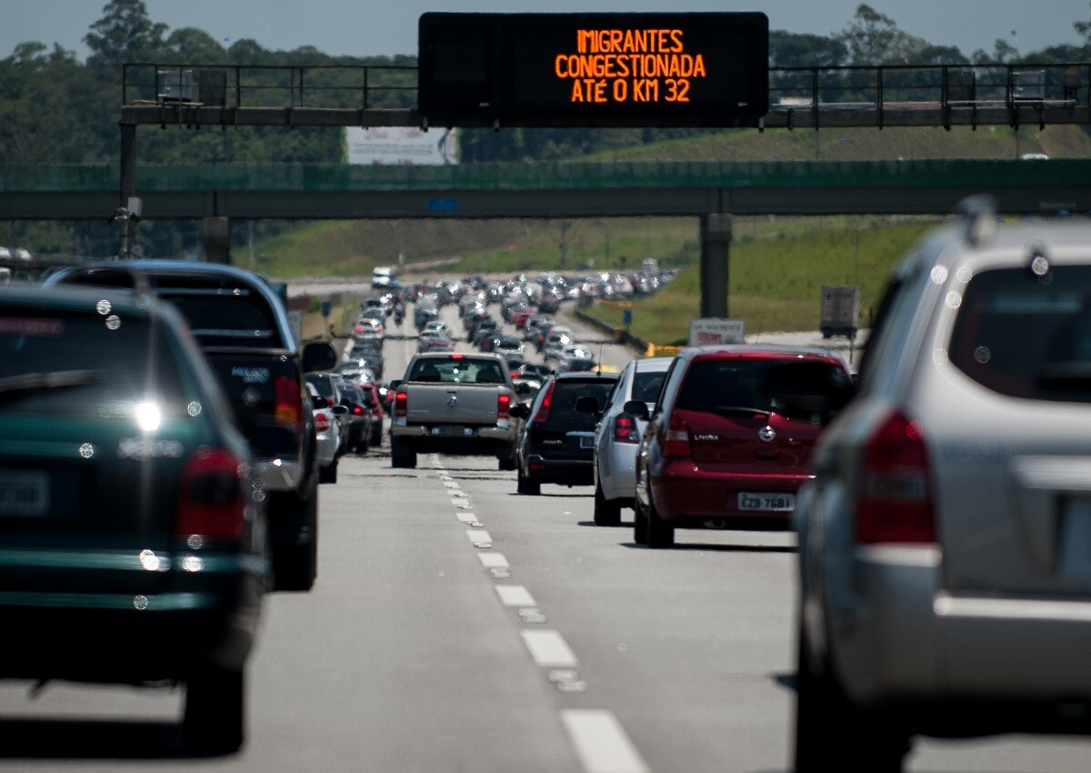 descubra os melhores horários para pegar estrada