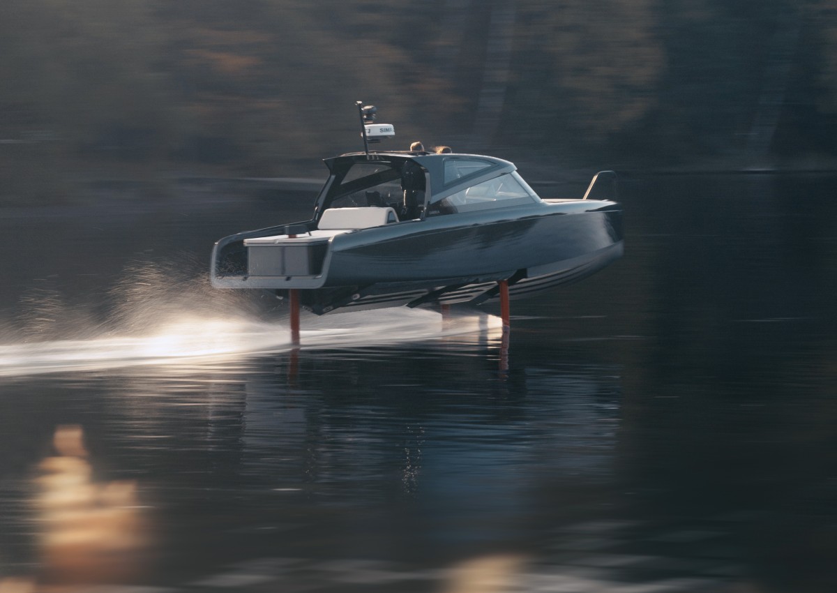 Barco elétrico que “voa” sobre a água tem bateria de carros da Polestar