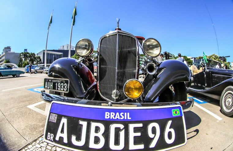 Colecionadores celebram 1 ano da nova placa preta Mercosul;  saiba como obter