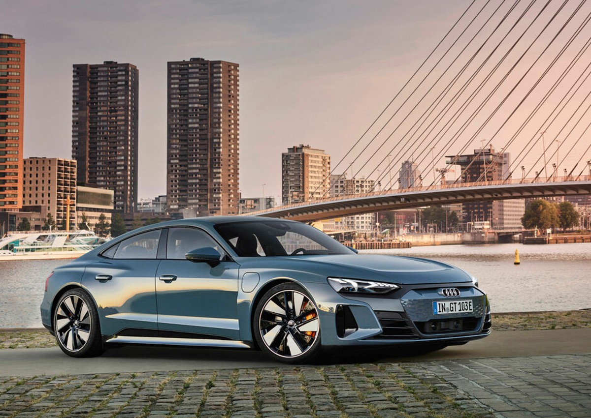 Demanda cresce e Audi emplaca mais de 100 mil veículos elétricos em 2022