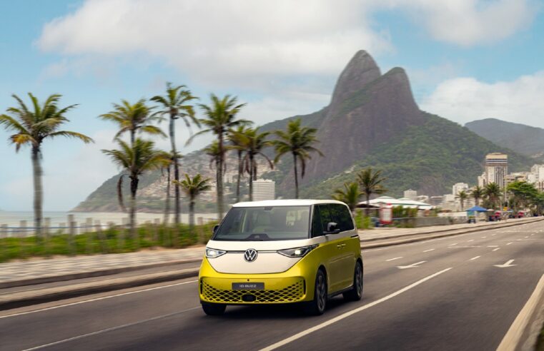 Em testes no Brasil, Kombi elétrica circula pelo Rio de Janeiro