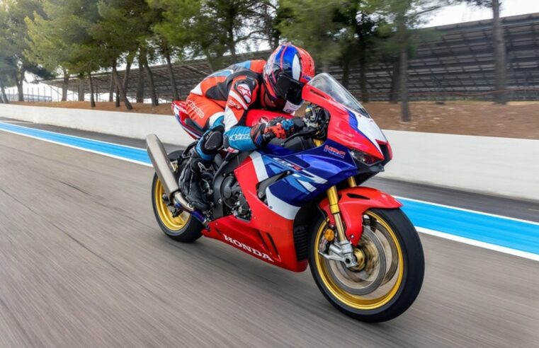 Honda CBR 1000RR-R Fireblade SP 2023 traz edição comemorativa