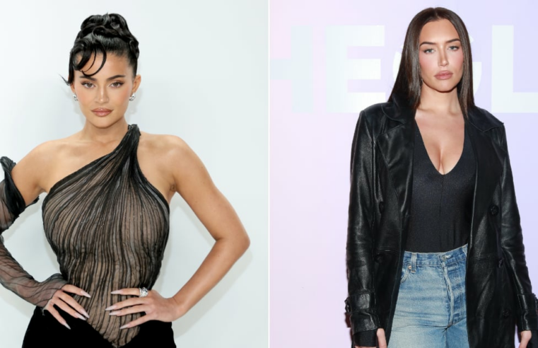 Kylie Jenner e Stassie combinam em conjuntos de Jean Paul Gaultier