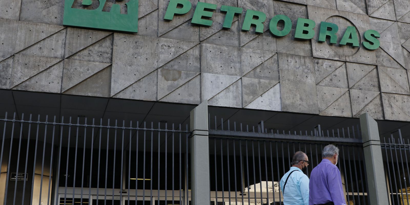 Petrobras reduz em 11,6% preço do querosene de aviação