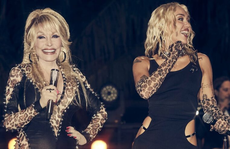 Por que Dolly Parton usa luvas nuas sem dedos
