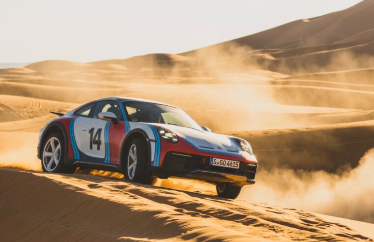 Porsche 911 Dakar ganha pacotes de adesivos inspirados em ralis