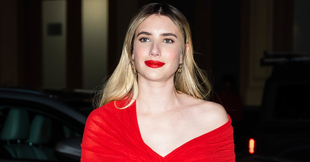 Vestido vermelho transparente de Emma Roberts na triagem Maybe I Do