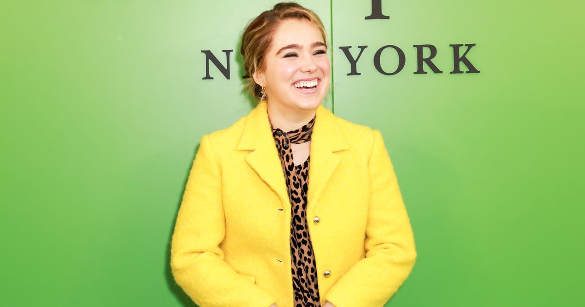 Haley Lu Richardson na apresentação de outono de 2023 de Kate Spade