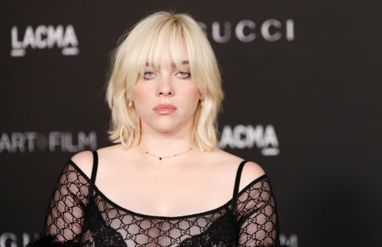 Lingerie nua de Billie Eilish em anúncio de fragrância