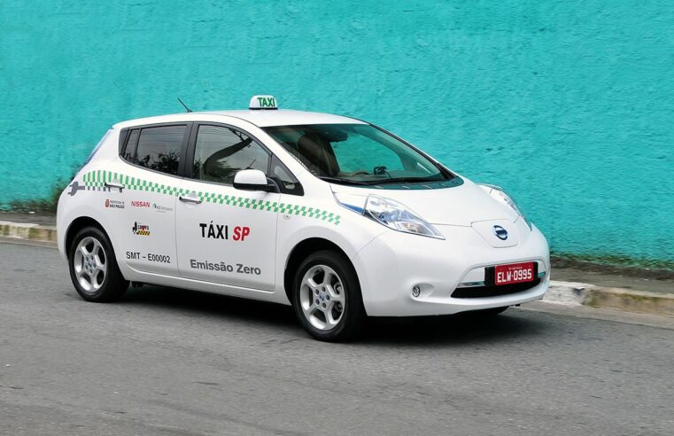 Prefeitura de São Paulo sorteia alvarás para táxis híbridos e elétricos