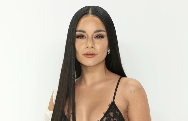 Vanessa Hudgens comemora noivado com vestido branco