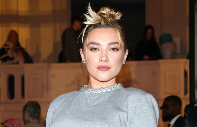 A saia nua de Florence Pugh no Valentino Show