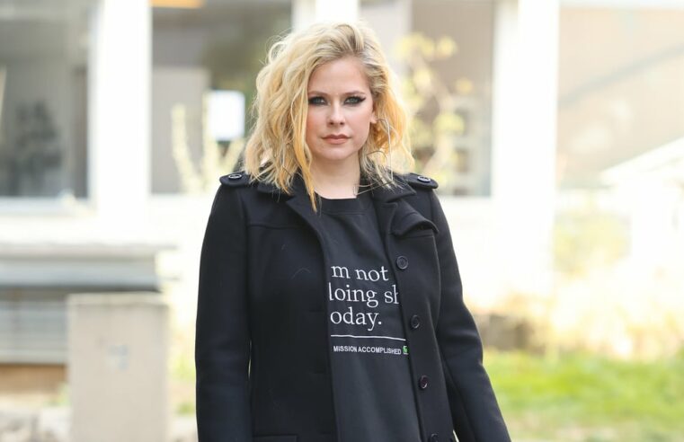 Camisa I’m Not Doing Shit Today de Avril Lavigne em Paris