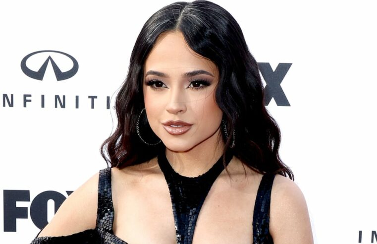 Roupa de Becky G no iHeartRadio Music Awards