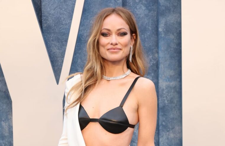 Vestido de Olivia Wilde na festa do Oscar 2023 da Vanity Fair