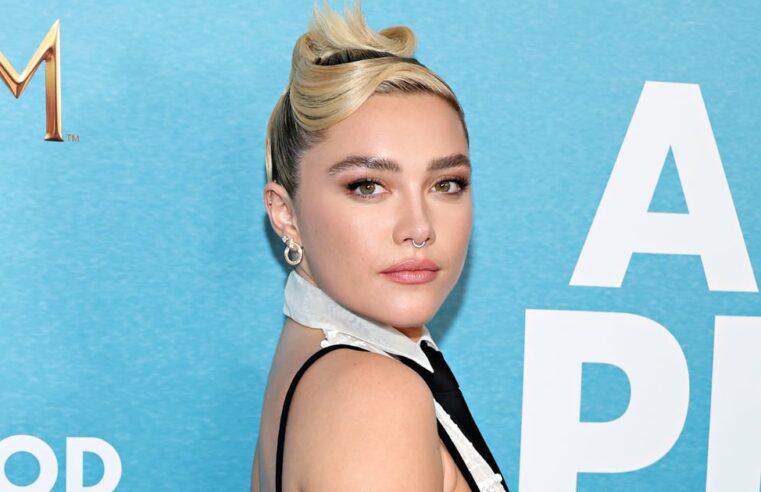 Vestido de gravata Florence Pugh Valentino na exibição de A Good Person