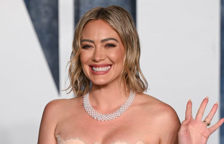 Vestido transparente de Hilary Duff na festa do Oscar da Vanity Fair