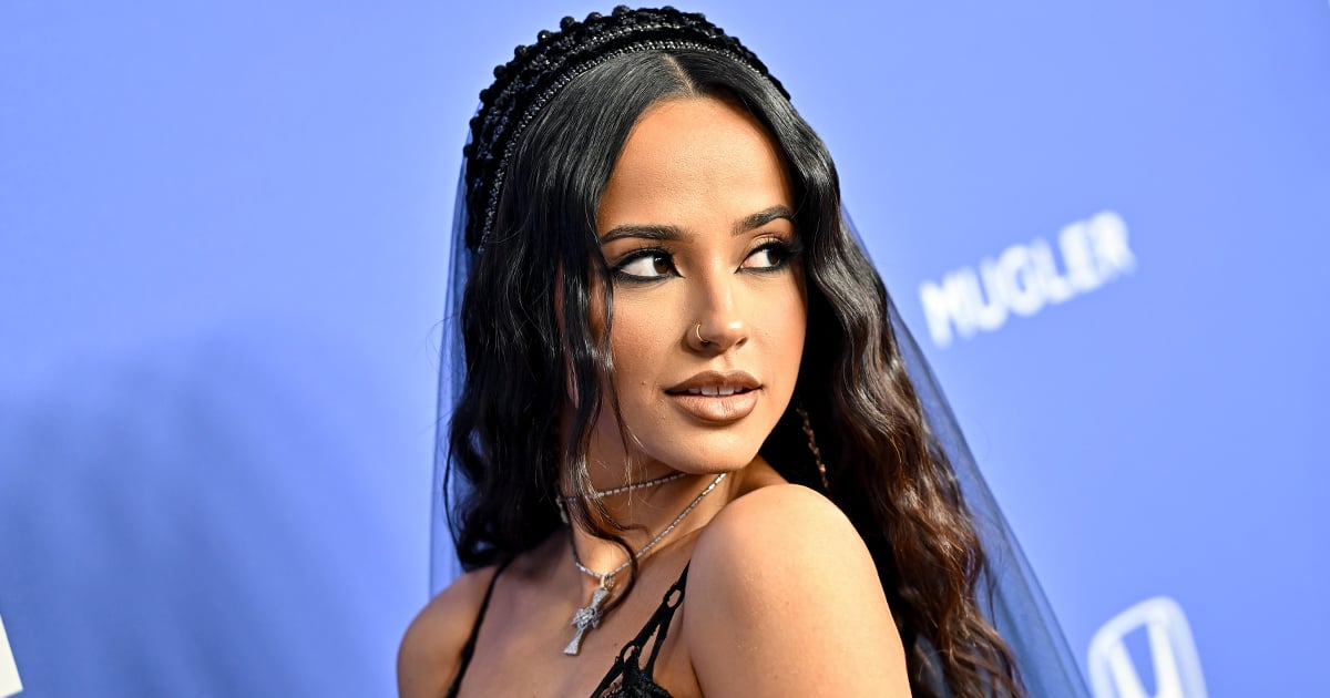 Véu de noiva preto de Becky G na Billboard Women in Music