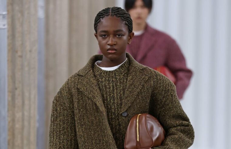 Zaya Wade faz sua estreia na passarela no desfile da Miu Miu em Paris