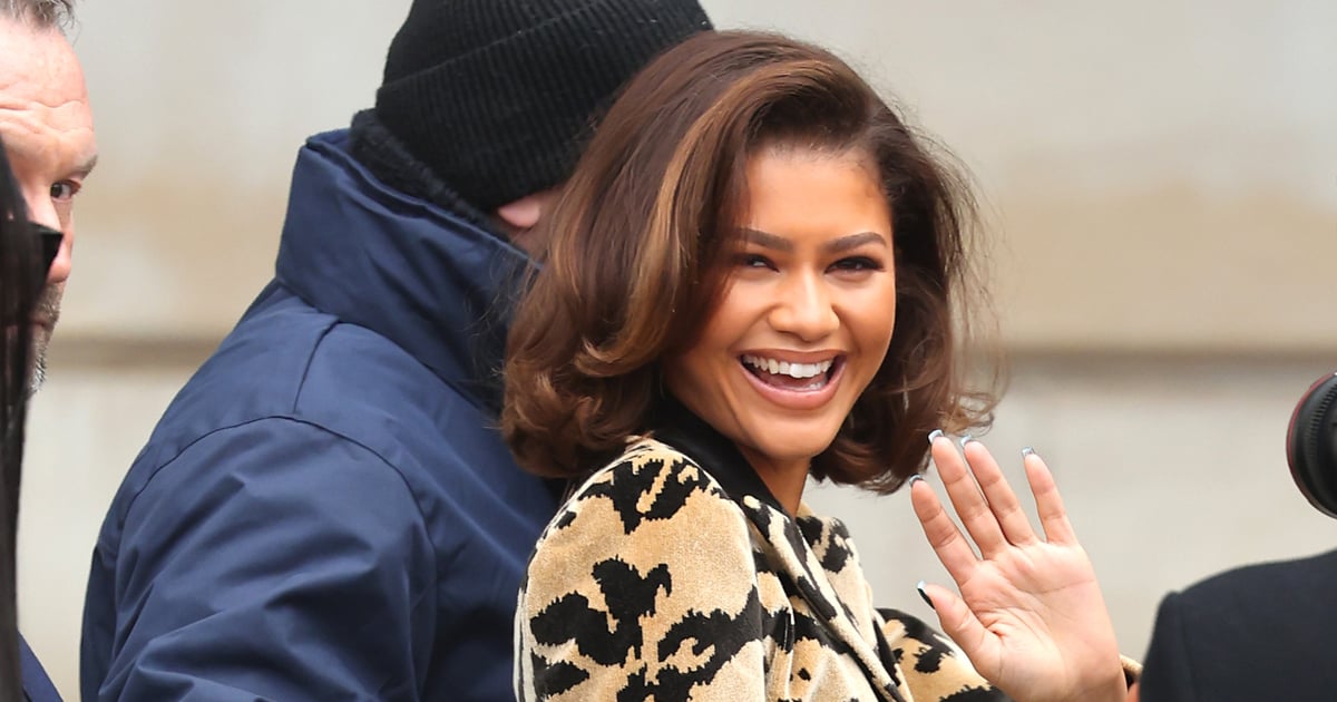 Zendaya usa terno Louis Vuitton com estampa de tigre na semana de moda