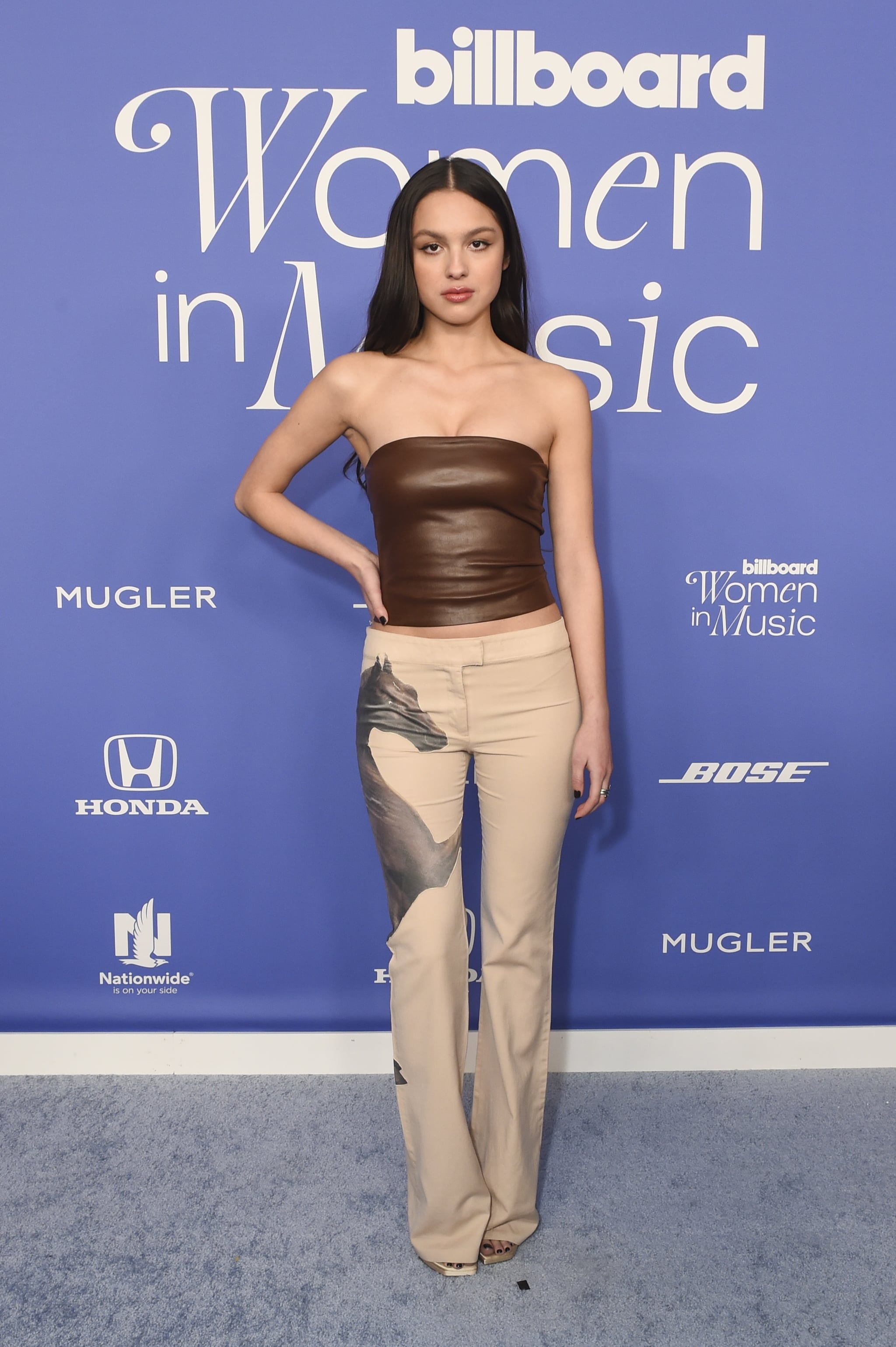 Olivia Rodrigo na Billboard Women In Music realizada no YouTube Theatre em 1º de março de 2023 em Los Angeles, Califórnia.  (Foto de Gilbert Flores/Billboard via Getty Images)