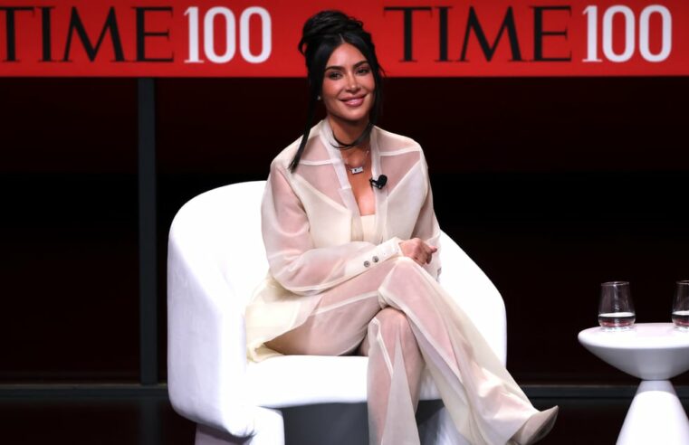 O terno transparente de Kim Kardashian no Time100 Summit