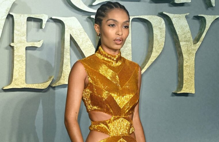 O vestido dourado de Yara Shahidi na estreia de Peter Pan & Wendy