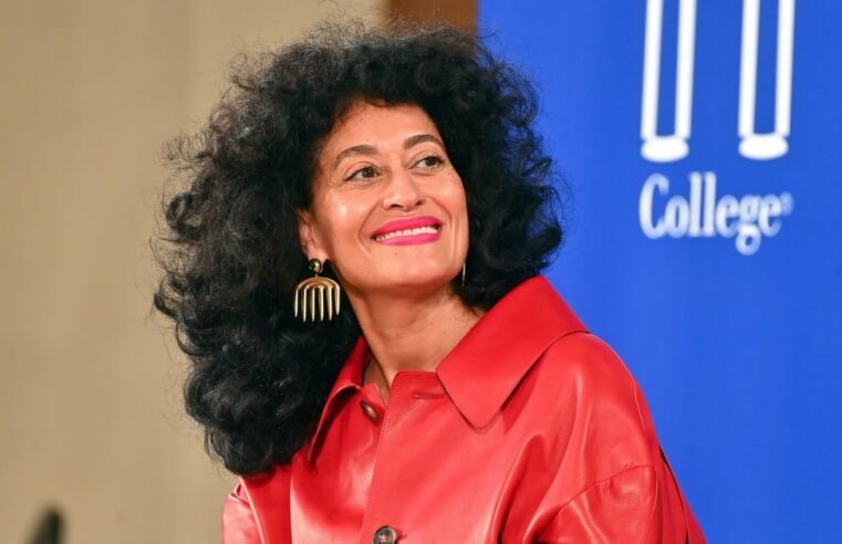 Tracee Ellis Ross usa saltos assimétricos em Nova York