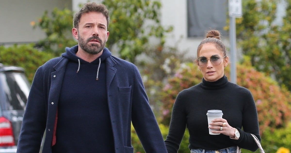 J Lo e Ben Affleck combinam em suéteres escuros e jeans