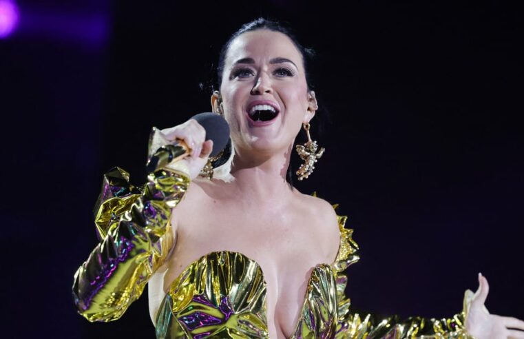 Katy Perry arrasa com vestido dourado no King’s Coronation Concert