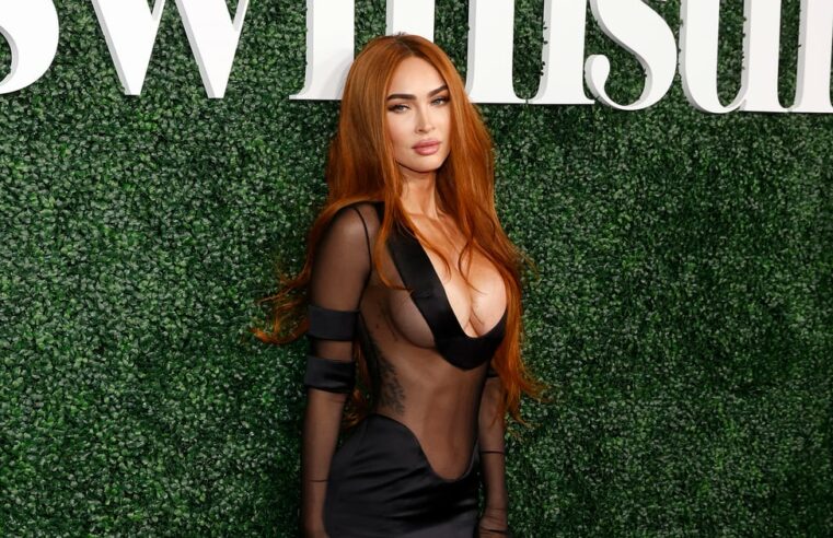 O vestido LaQuan Smith de Megan Fox na festa de maiô da SI