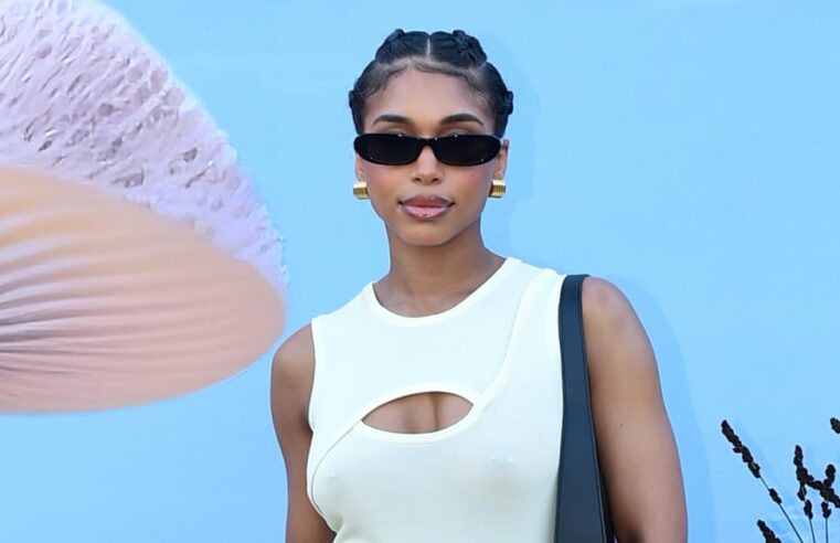 O vestido recortado de Lori Harvey no Revolve Festival