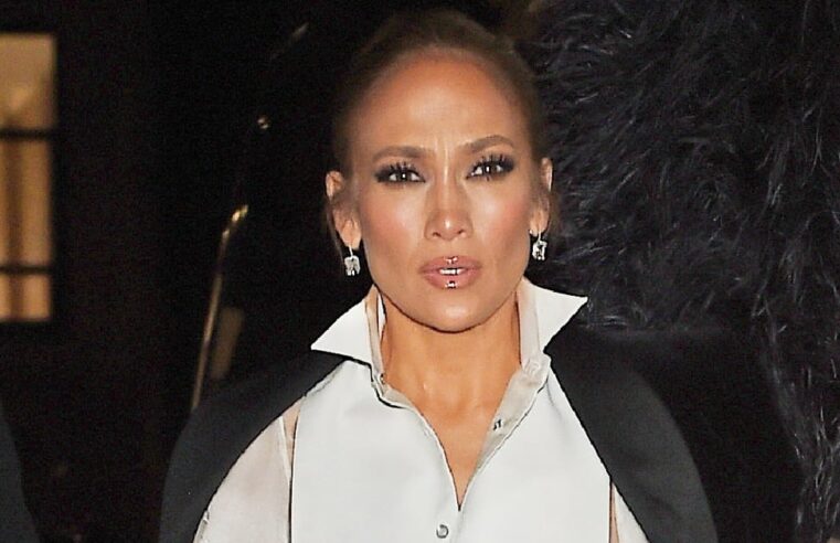 Ralph Lauren de J Lo Met Gala Afterparty Top Shows Underboob