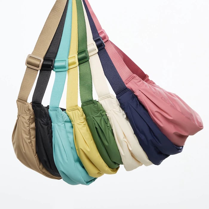 A bolsa de ombro redonda Uniqlo Mini em todas as cores.