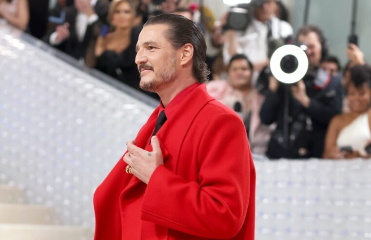 Shorts Valentino de Pedro Pascal no Met Gala 2023